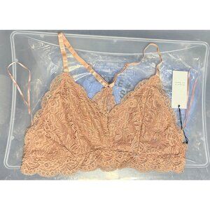 NWT Soft Cute Lace Bralette with Adjustable Straps, Lined, No Padding - Peach